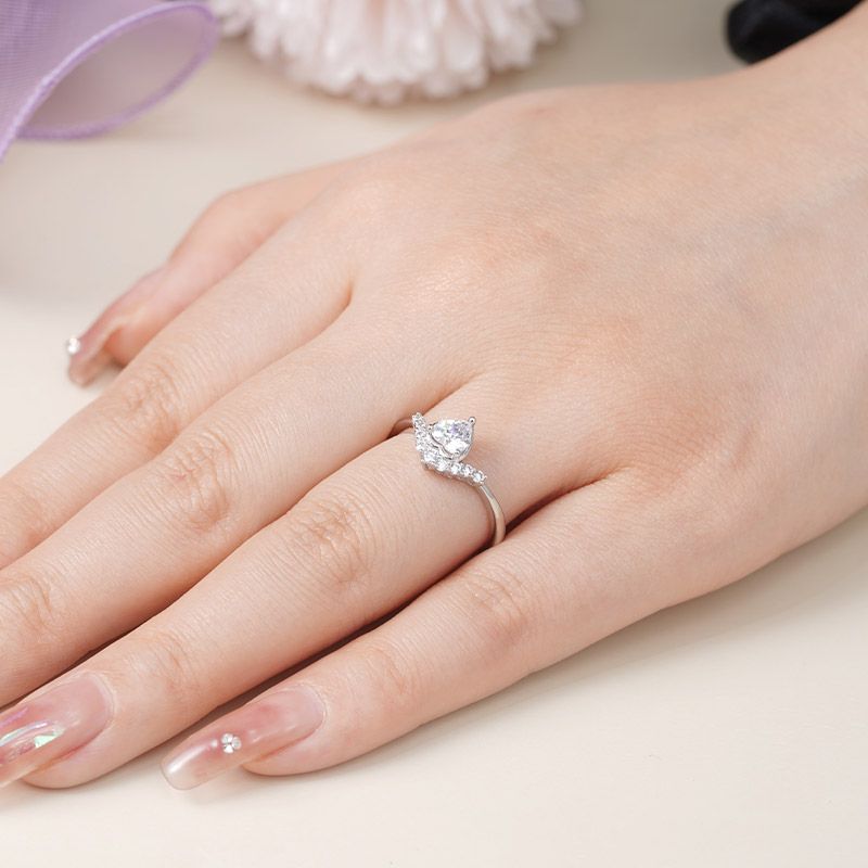 Anillo en V Con Forma de Corazón