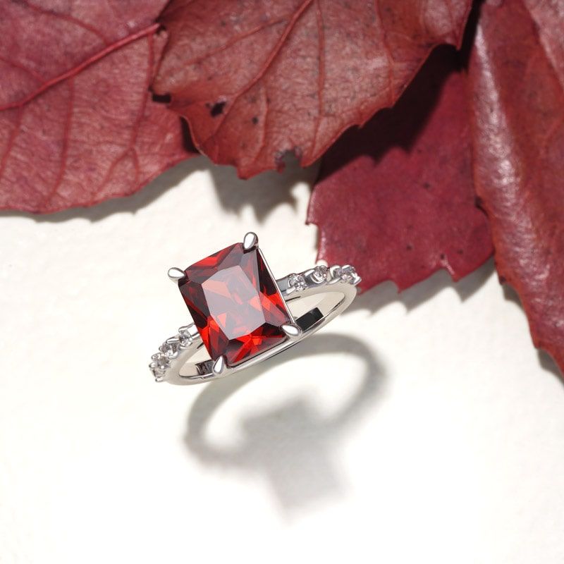 Anillo de Piedra de Nacimiento de Corte Rectangular