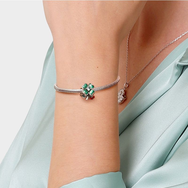 Charm Trébol de Cuatro Hojas Mariquita