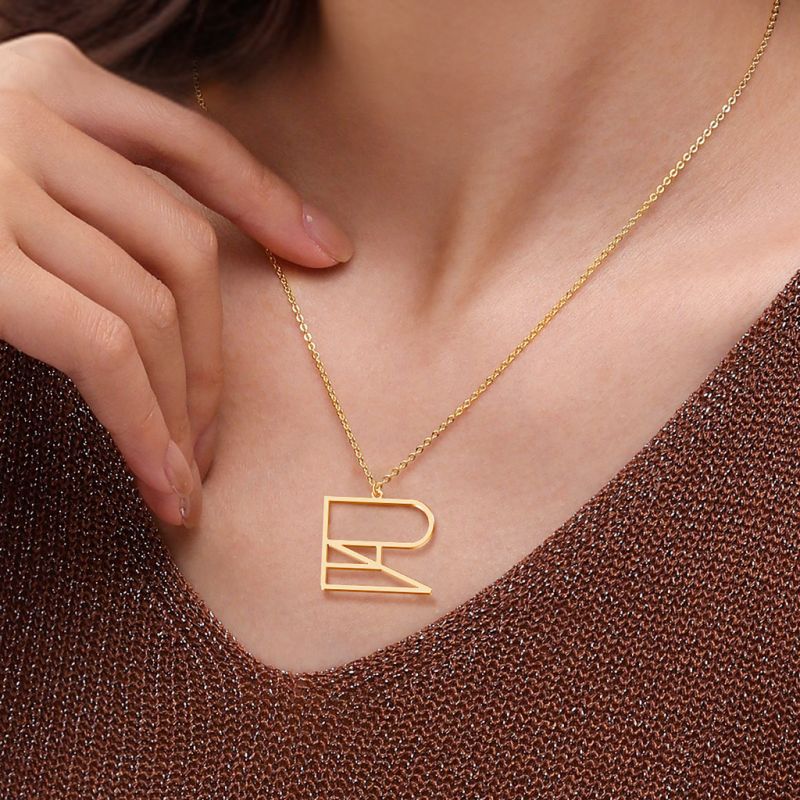 Collar Minimalista con Monograma y Nombre