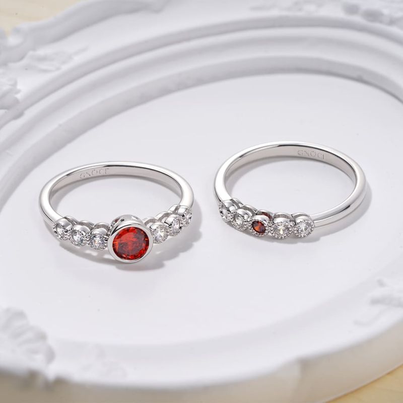 Anillo Apilable Granate Corte Redondo