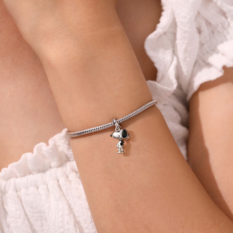 Colgante de Snoopy de Peanuts de pie
