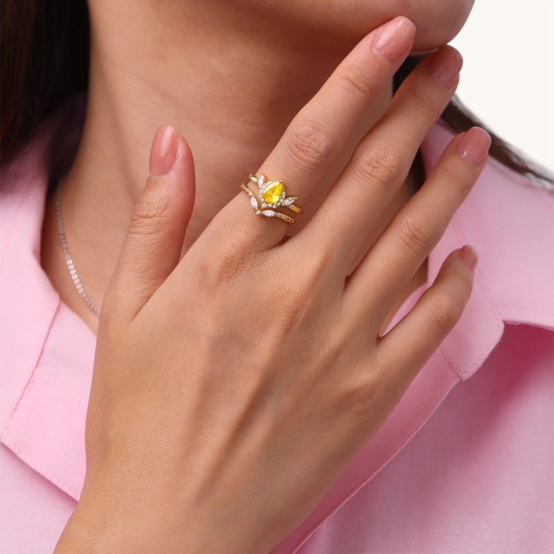 Anillo Apilable Amarillo Corte Pera