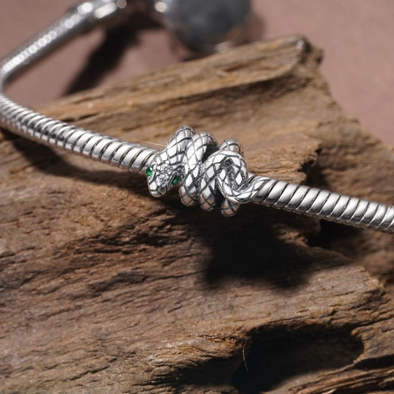 Charm Serpiente Enrollada
