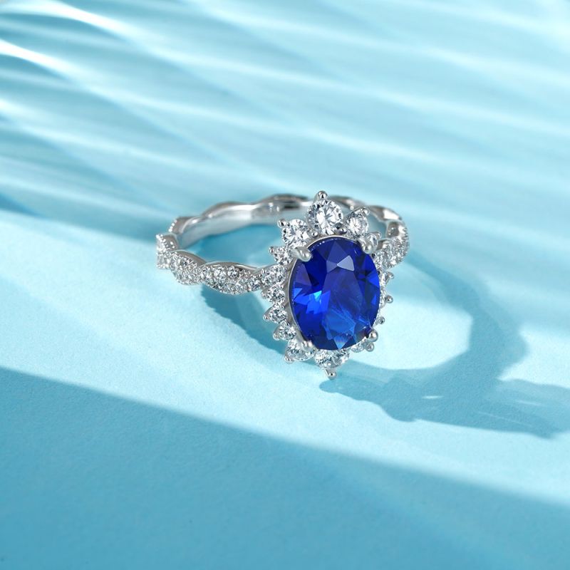 Anillo Trenzado con Halo de Zafiro en Racimo