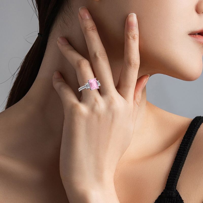 Anillo de Tres Piedras Corte Esmeralda