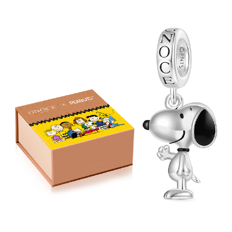 Colgante de Snoopy de Peanuts de pie