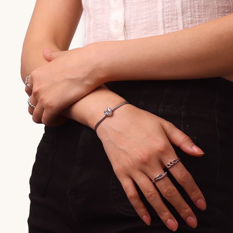 Charm de Flecha Rotativa con Reloj de Amor