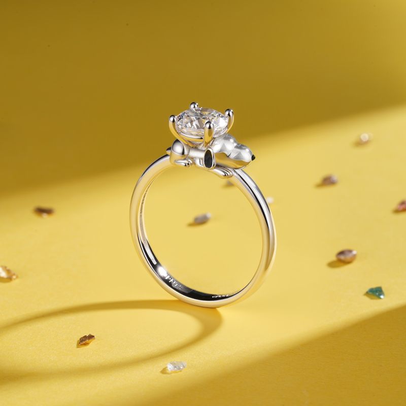 Anillo de moissanita Peanuts Snoopy