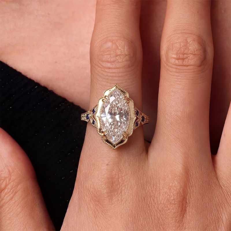 Anillo de corte marquesado de estilo victoriano