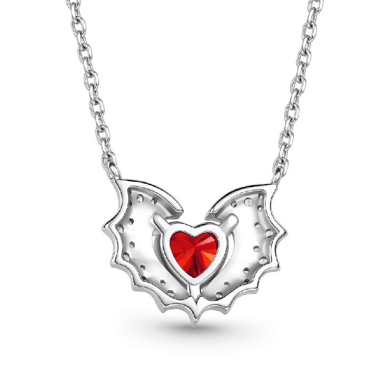 Collar de alas de murciélago y corazón