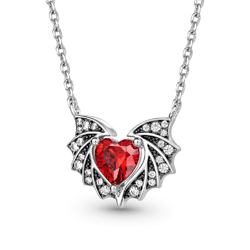 Collar de alas de murciélago y corazón