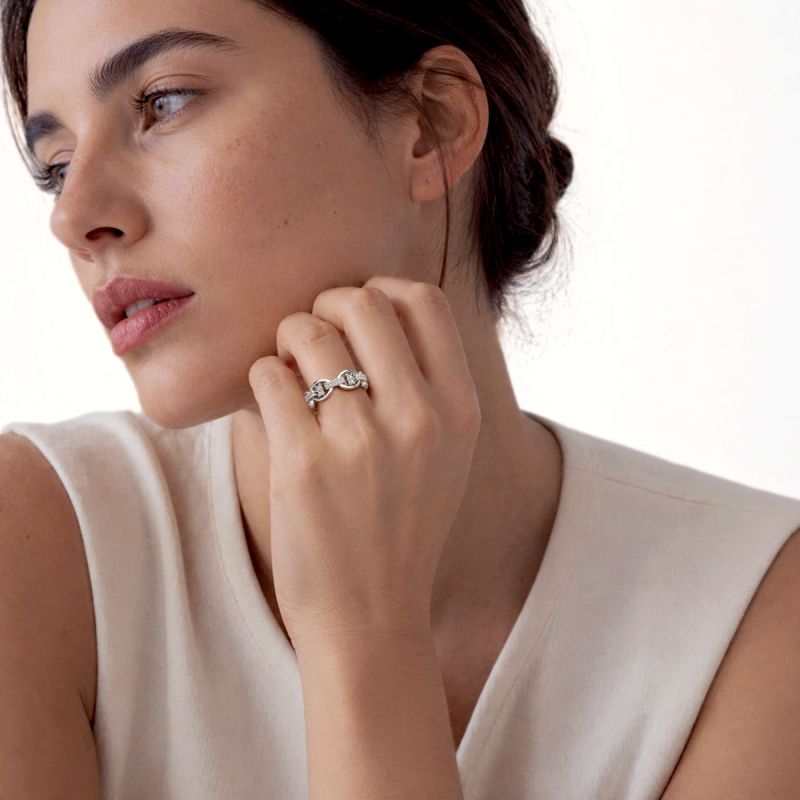 Anillo geométrico entrelazado