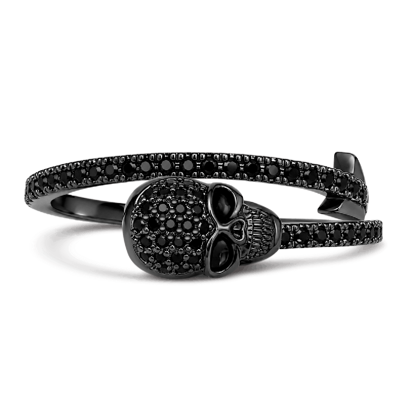 Anillo de calavera gótica con flecha negra