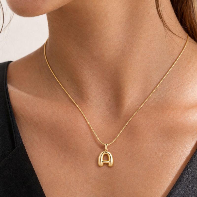 Collar de iniciales simples