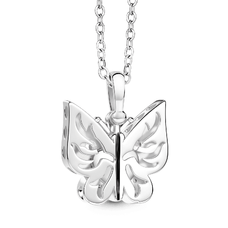 Colgante grabable de corazón de mariposa abrible