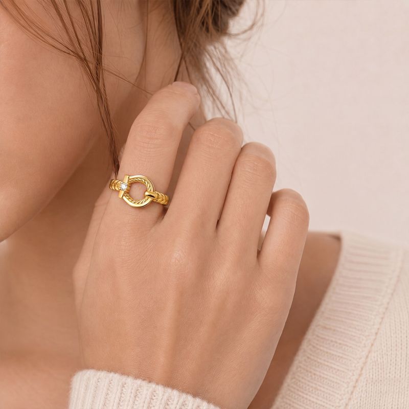 Anillo trenzado en forma de herradura