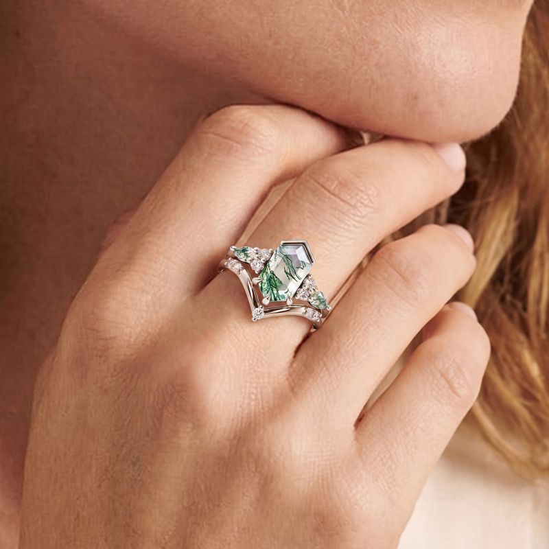 Conjunto de anillos con ágata de musgo de corte hexagonal