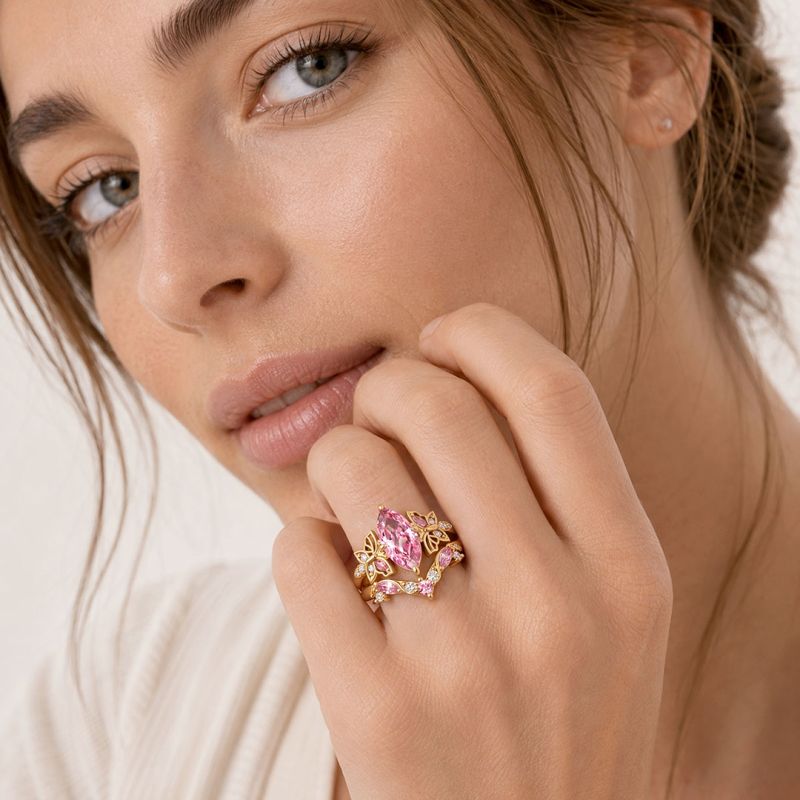 Conjunto de anillos con piedras de corte marquesa rosa