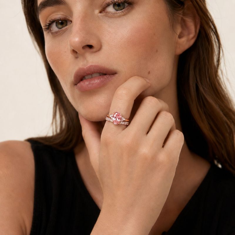 Set de anillos de corazón con corte ovalado rosa