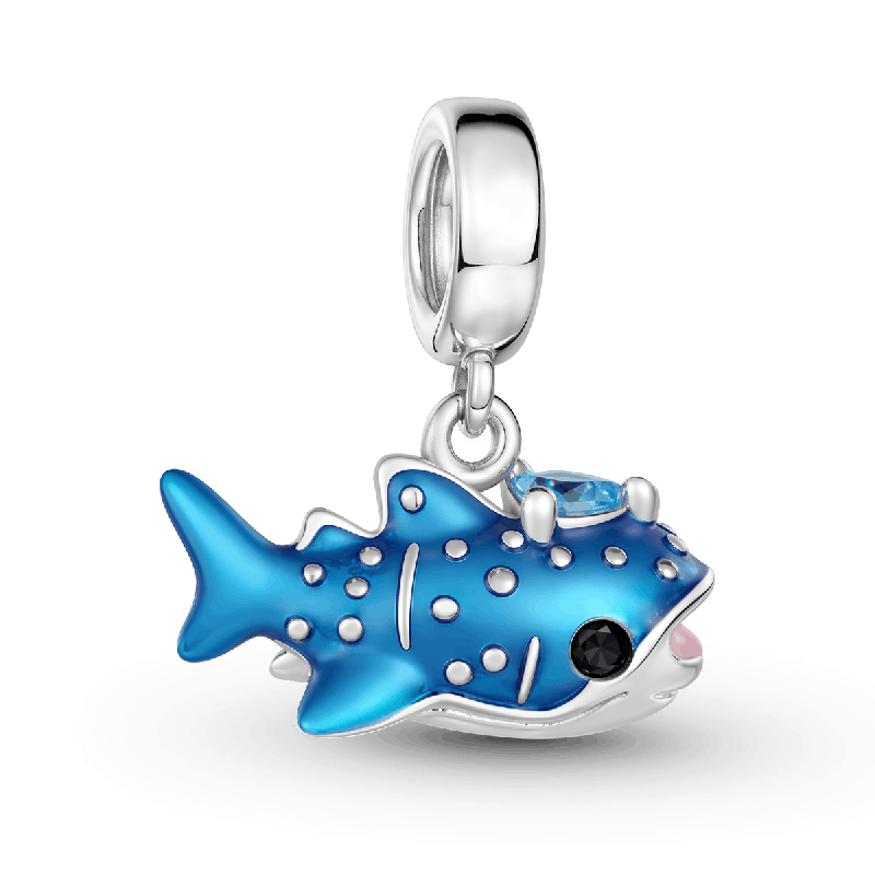 Amuleto de tiburón ballena azul
