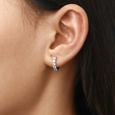 Pendientes Huggie con Diamantes