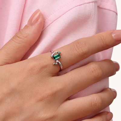 Anillos de Espinela Verde Serpiente del Zodiaco