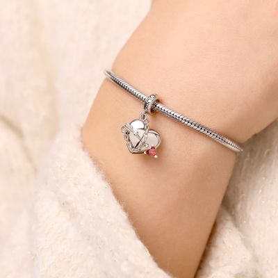 Colgante Una Flecha Atraviesa el Corazón