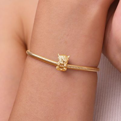 Charm de Oro Vaca Escocesa Highland