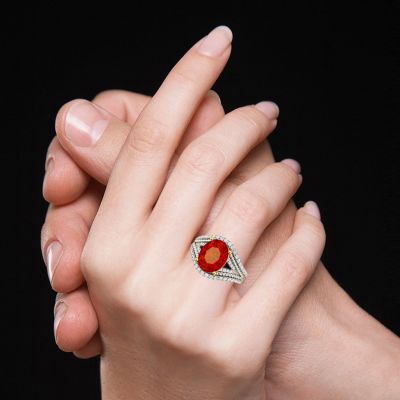 Anillo de Rubí Ovalado