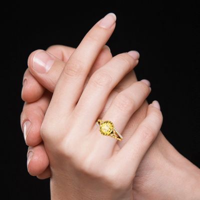 Anillo Vintage de Corte Ovalado y Caña Partida