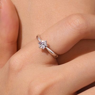 Anillo de Moissanita VVS con Halo Redondo de 1Ct Clásico
