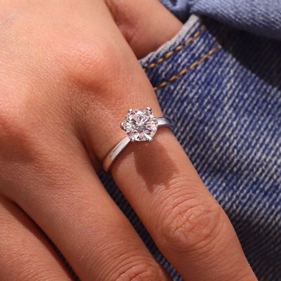 Anillo de Compromiso de Moissanita con Halo de 2CT Clásico