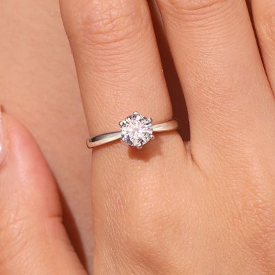Anillo de Moissanita con Halo de 0.5CT Clásico