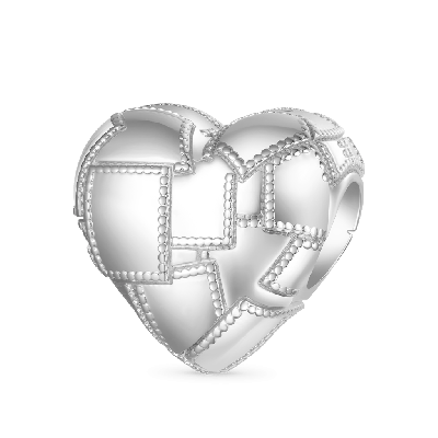 Amuleto de corazón con textura plata metálica