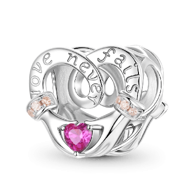 Charm Corazón de Amor en Mano