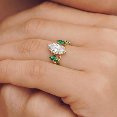 Anillo Hoja Esmeralda Corte Marquesa