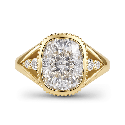 Anillo de moissanita de corte cochonado